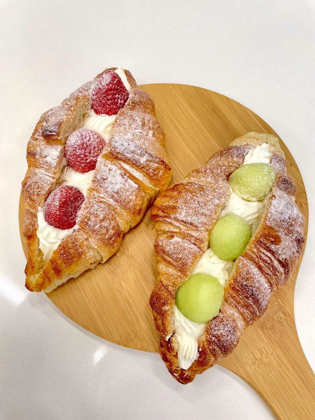 Le Mo Bakery | 7 William Graham Dr Unit 3, Newmarket, ON L3X 1V9, Canada | Phone: (905) 503-8388
