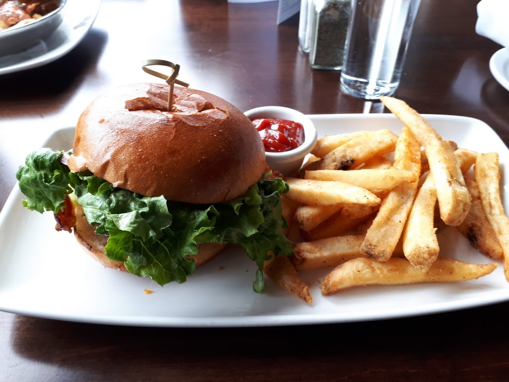 The Boathouse Restaurant | 900 Quayside Dr, New Westminster, BC V3M 6G1, Canada | Phone: (604) 525-3474