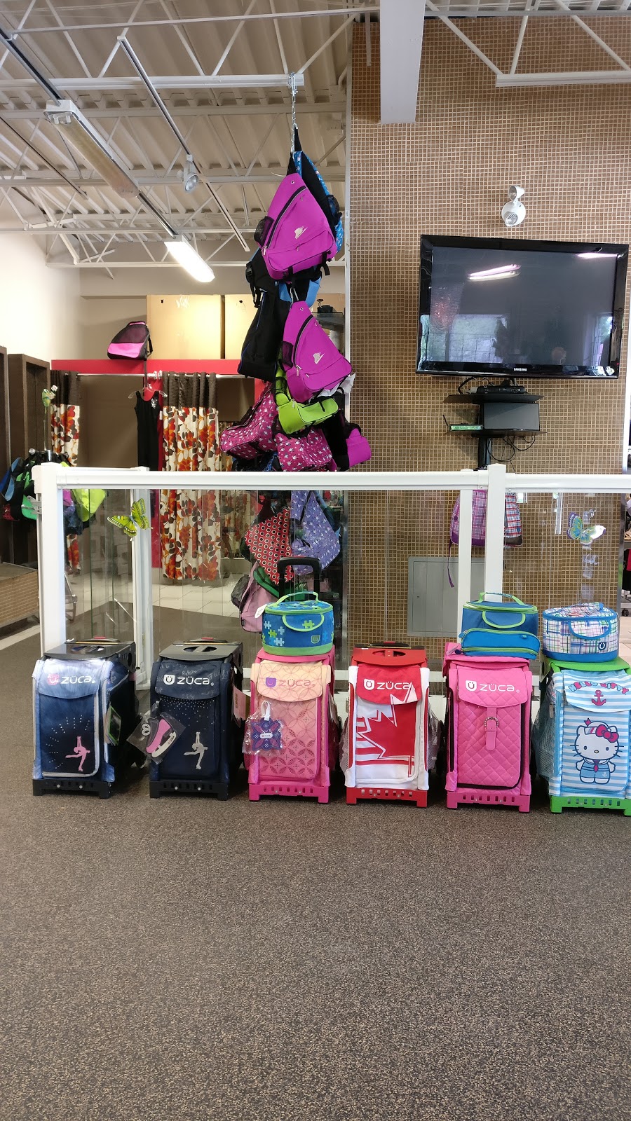 Shop Skating Plus Inc | 3800, boul de la Concorde E, Laval, QC H7E 2C9, Canada | Phone: (450) 661-6655