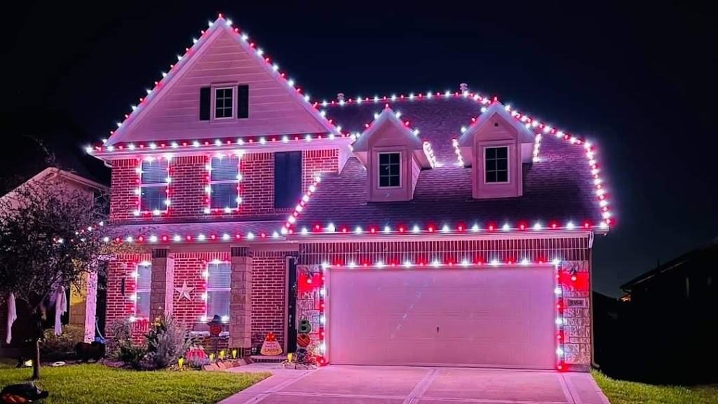 Comrade Clean Christmas Lights Installation | 5331 168 St, Cloverdale, BC V3Z 1E2, Canada | Phone: (778) 700-0046