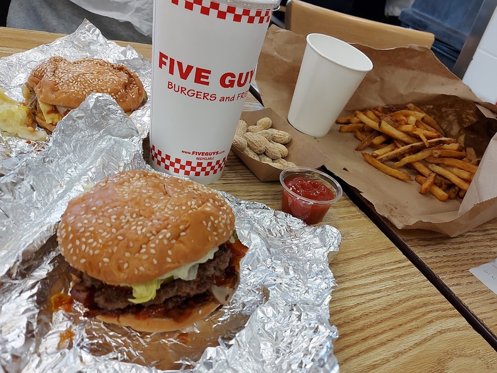 Five Guys | 728 Main St, West Vancouver, BC V7T 0A5, Canada | Phone: (604) 925-3483