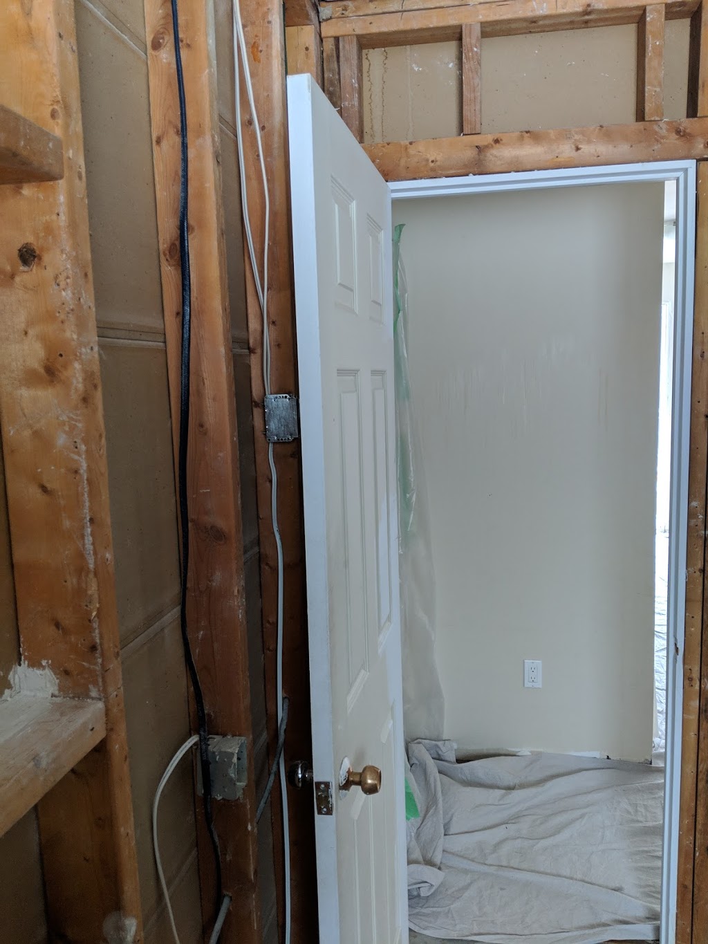 Peterborough Renovators | 542 Hillside St, Peterborough, ON K9H 5N6, Canada | Phone: (705) 957-9624
