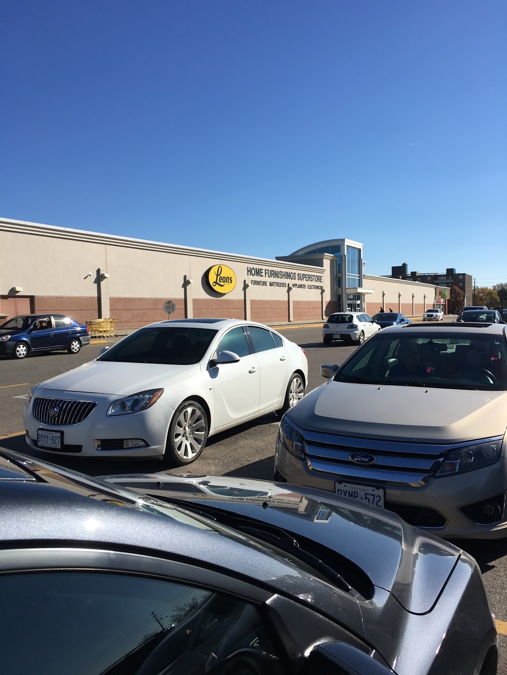 Willow West Mall | 183 Silvercreek Pkwy N, Guelph, ON N1H 3T2, Canada | Phone: (519) 821-4310
