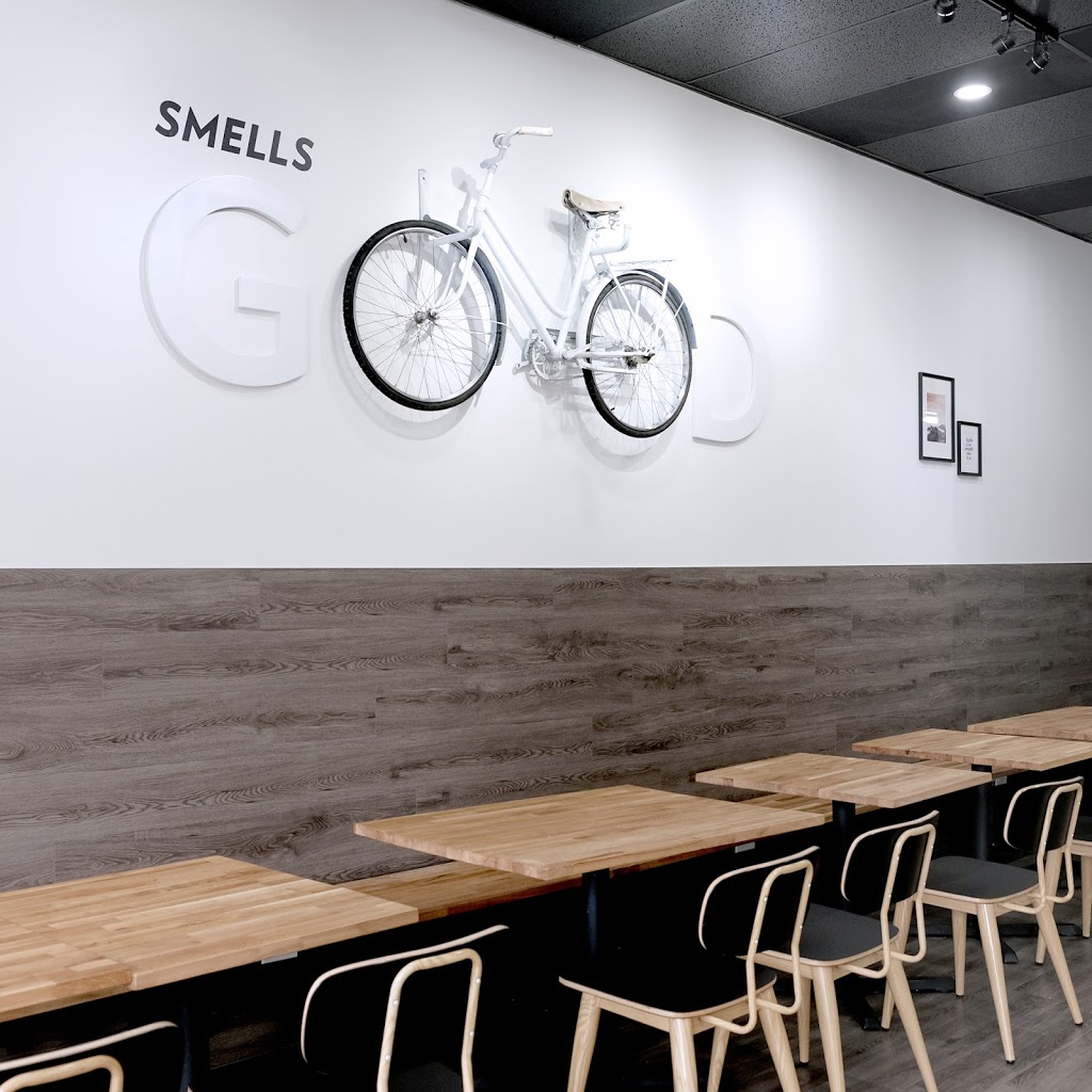 Off the Grid Waffle Cafe | 5943 Fraser St, Vancouver, BC V5W 2Z6, Canada | Phone: (604) 326-0708