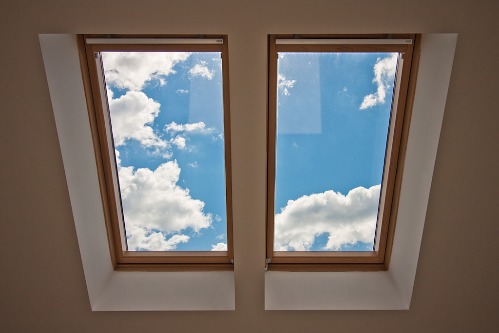 Best Roofing Toronto Services by Universal Roofs Inc | 30 Braddock Rd, Etobicoke, ON M9W 5H8, Canada | Phone: (416) 732-2421