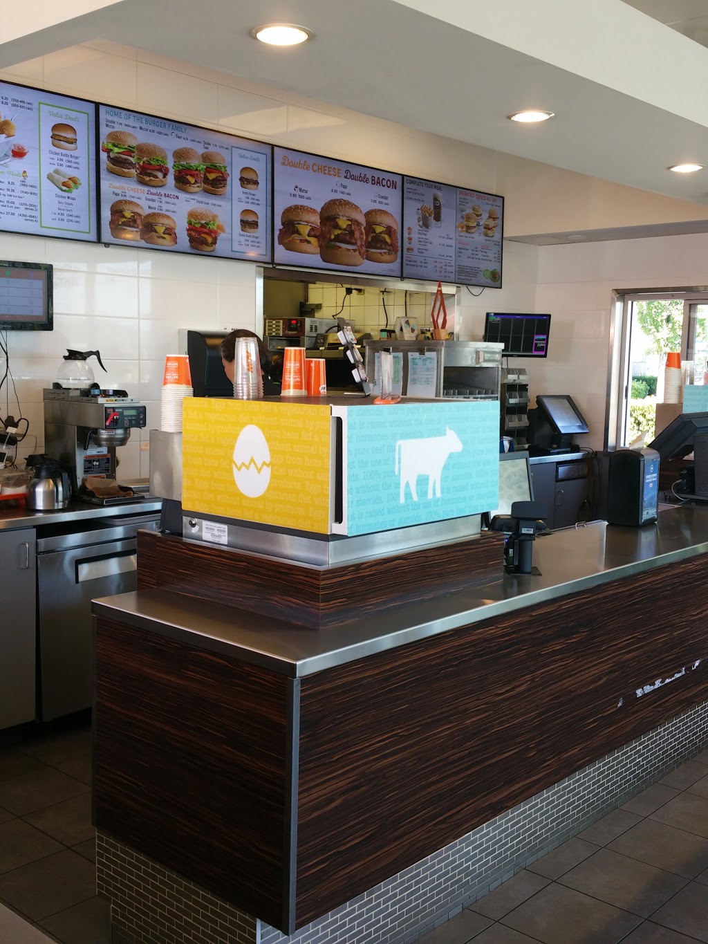 A&W Canada | 805 Boyd St, New Westminster, BC V3M 5X2, Canada | Phone: (604) 515-5351