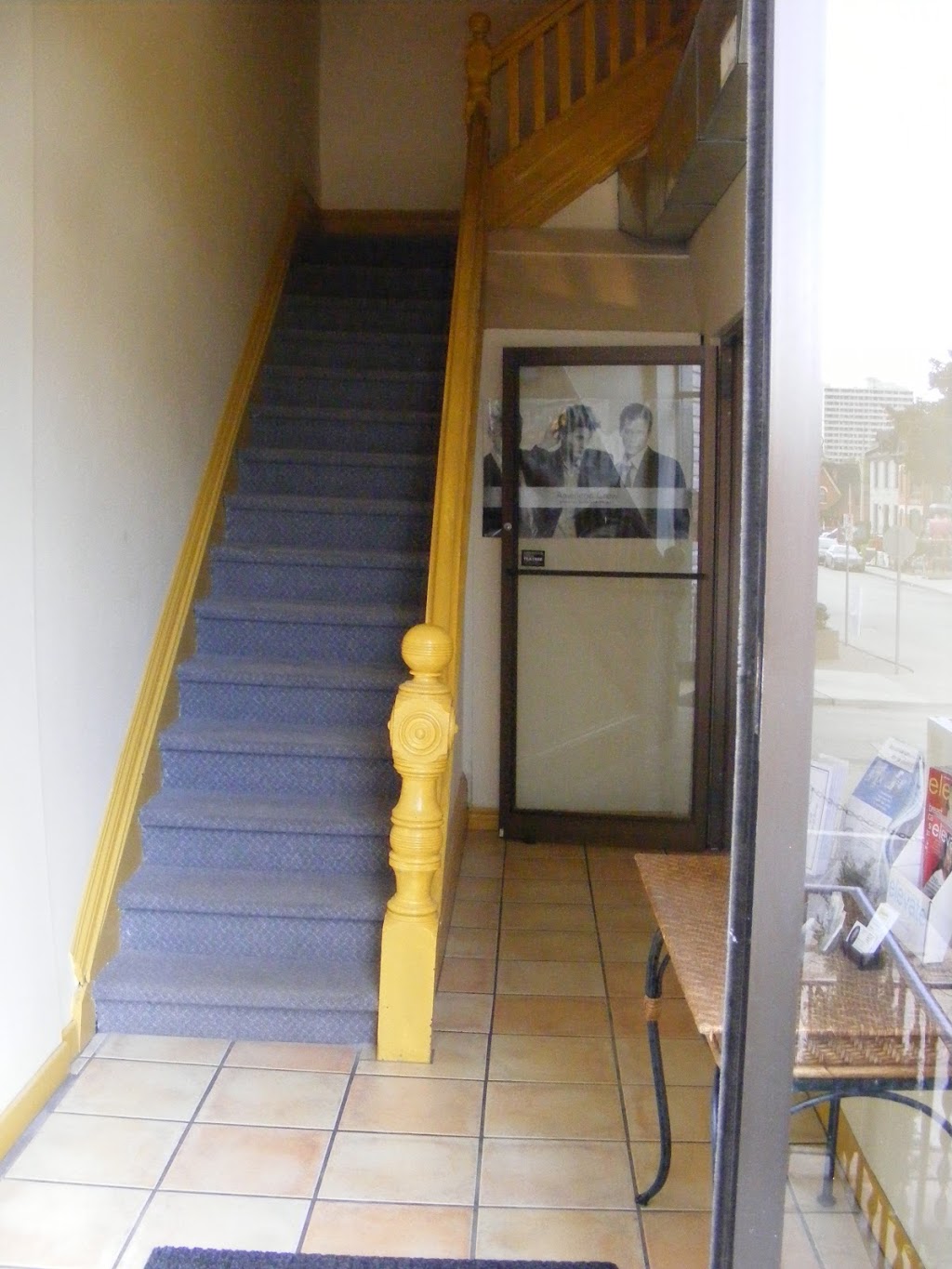 Upstage B4 U Sell | 39 Grove Crescent, Brantford, ON N3R 4Y5, Canada | Phone: (519) 770-0023
