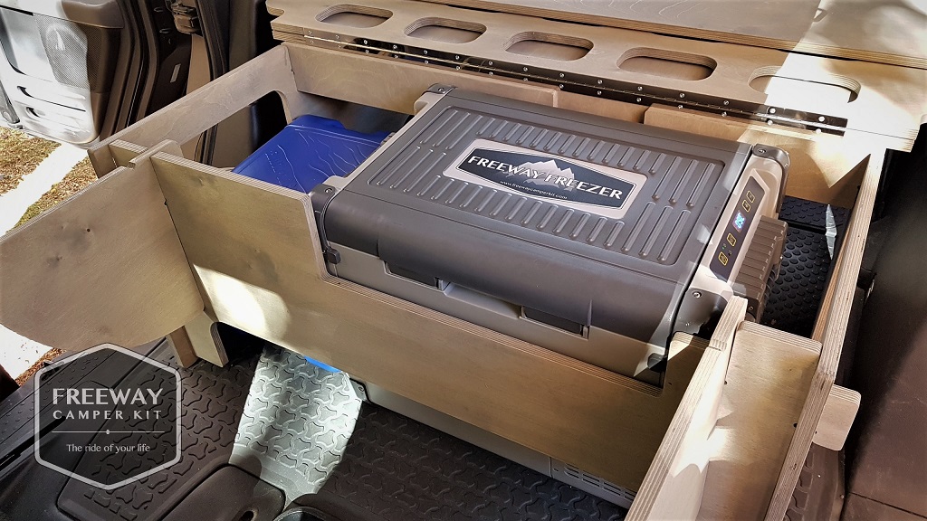 Freeway camper van kit - Ensemble de camping Car Freeway | 1738 Boulevard de la Cité des Jeunes, Les Cèdres, QC J7T 1K9, Canada | Phone: (514) 979-3673