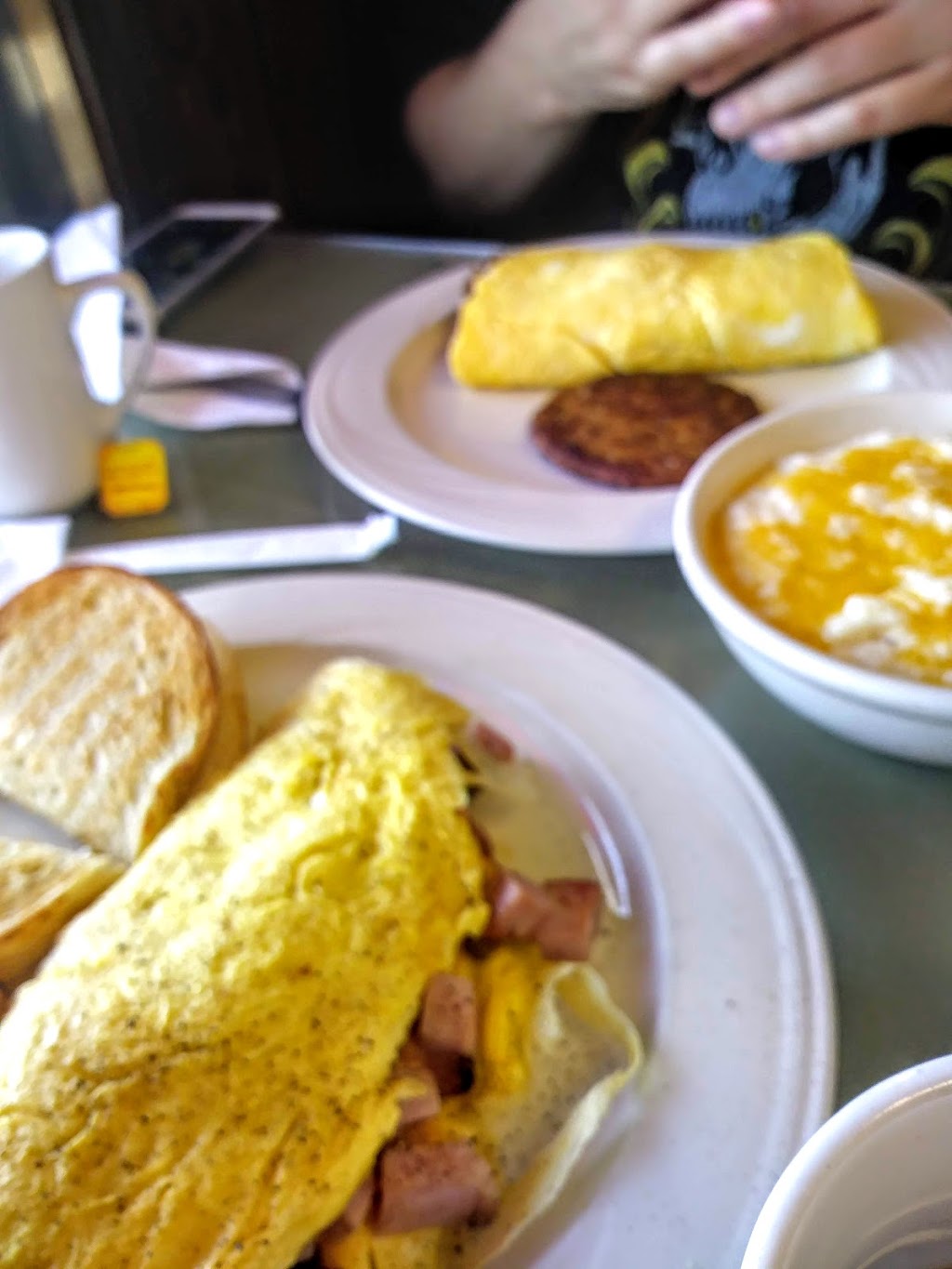 Hyde Park Café | 2301 Hyde Park Blvd, Niagara Falls, NY 14305, USA | Phone: (716) 297-7687
