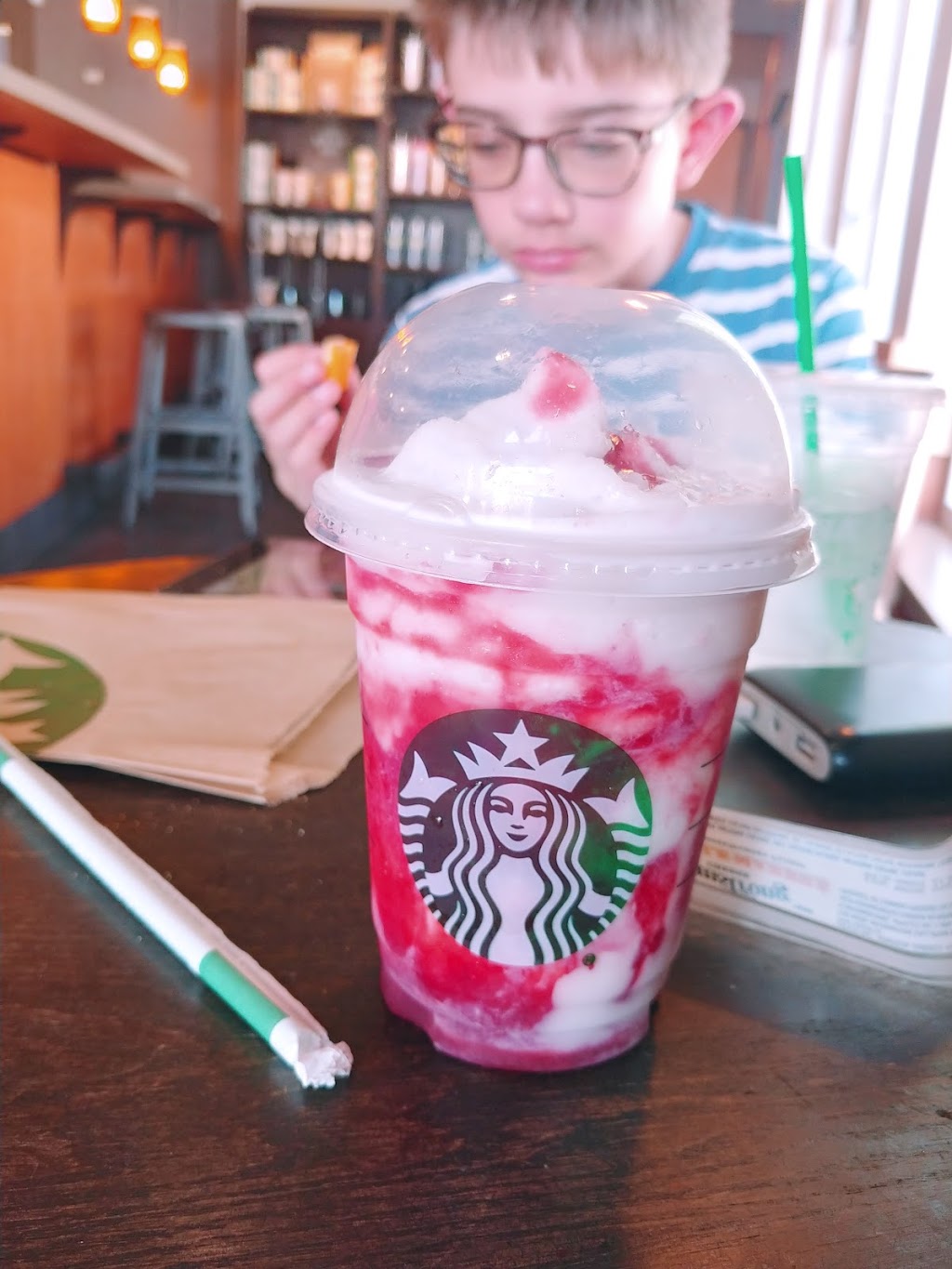 Starbucks | Sunshine Hills Shopping Centre, 6483 120 St, Delta, BC V4E 3G5, Canada | Phone: (604) 598-1112