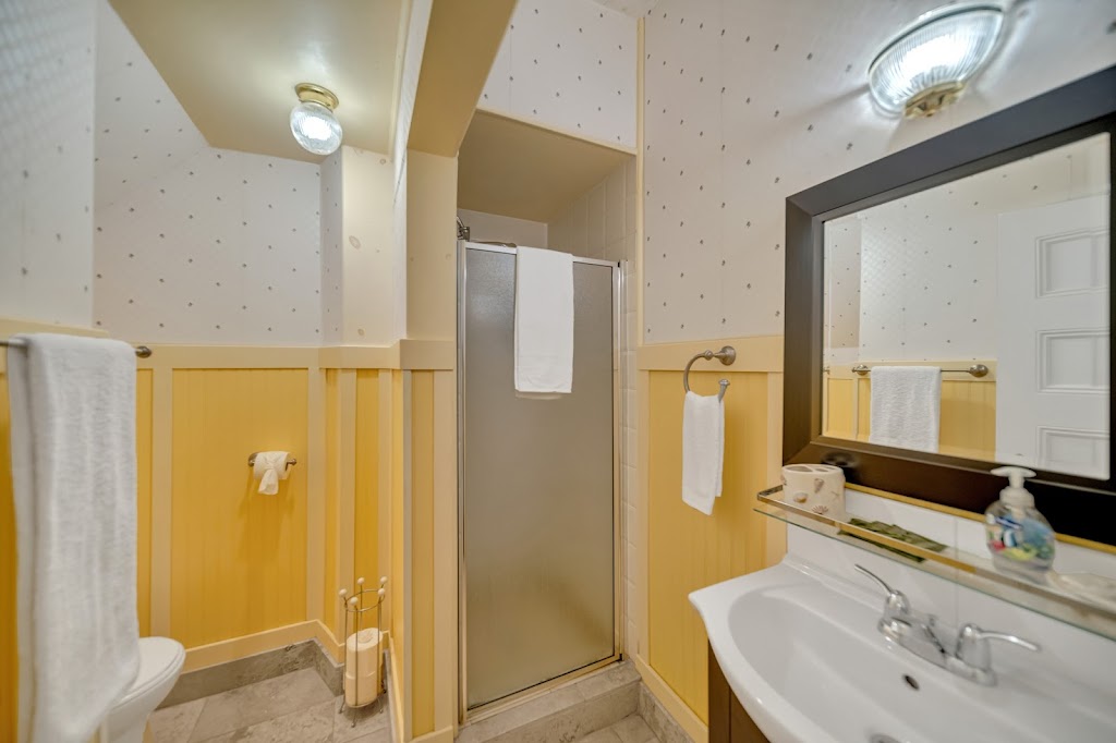Marmora and Lake Inn B & B/ The Baron On 7 | 29 Bursthall St, Marmora, ON K0K 2M0, Canada | Phone: (613) 324-4555