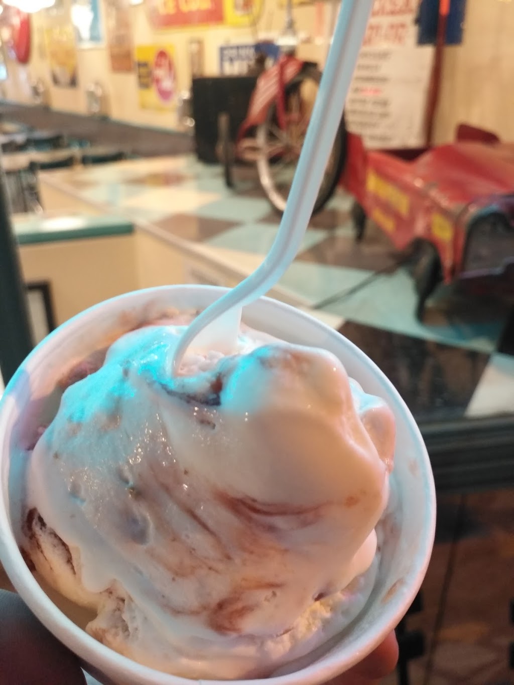 RCS Boardwalk Fries & Ice Cream Parlour | 2013 Lakeshore Rd, Burlington, ON L7R 1A1, Canada | Phone: (905) 333-9595