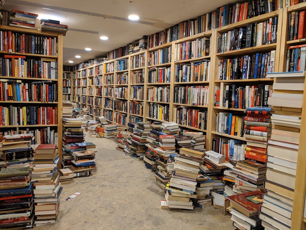 Black Squirrel Books & Espresso Bar | 1073 Bank St, Ottawa, ON K1S 3W9, Canada | Phone: (613) 422-9050