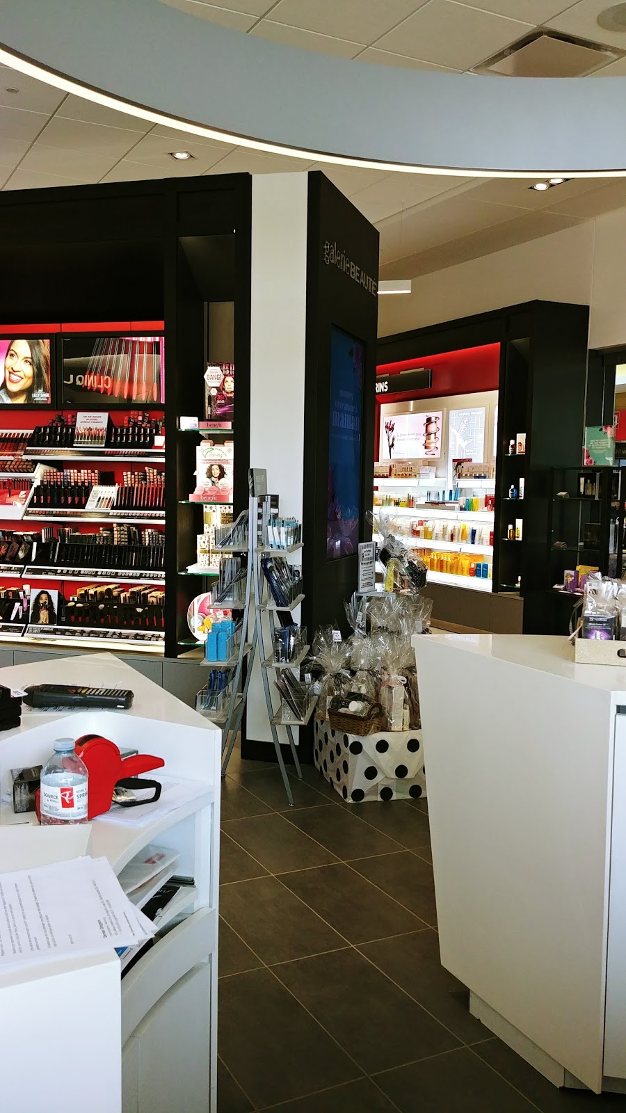 Pharmaprix | 1111 Boulevard Jutras E Suite 28 Unit 28, Victoriaville, QC G6S 1C1, Canada | Phone: (819) 357-4748