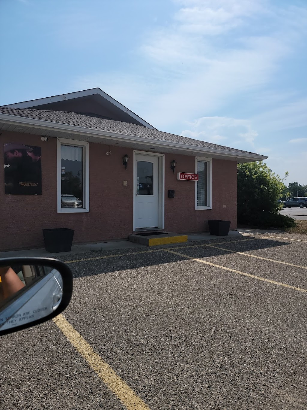Red Coat Inn Motel | 359 24 St, Fort Macleod, AB T0L 0Z0, Canada | Phone: (403) 553-4434