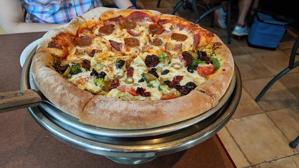 Pizz Traiteur Pizzeria | 954 Bd Albiny Paquette, Mont-Laurier, QC J9L 1L8, Canada | Phone: (819) 623-5050
