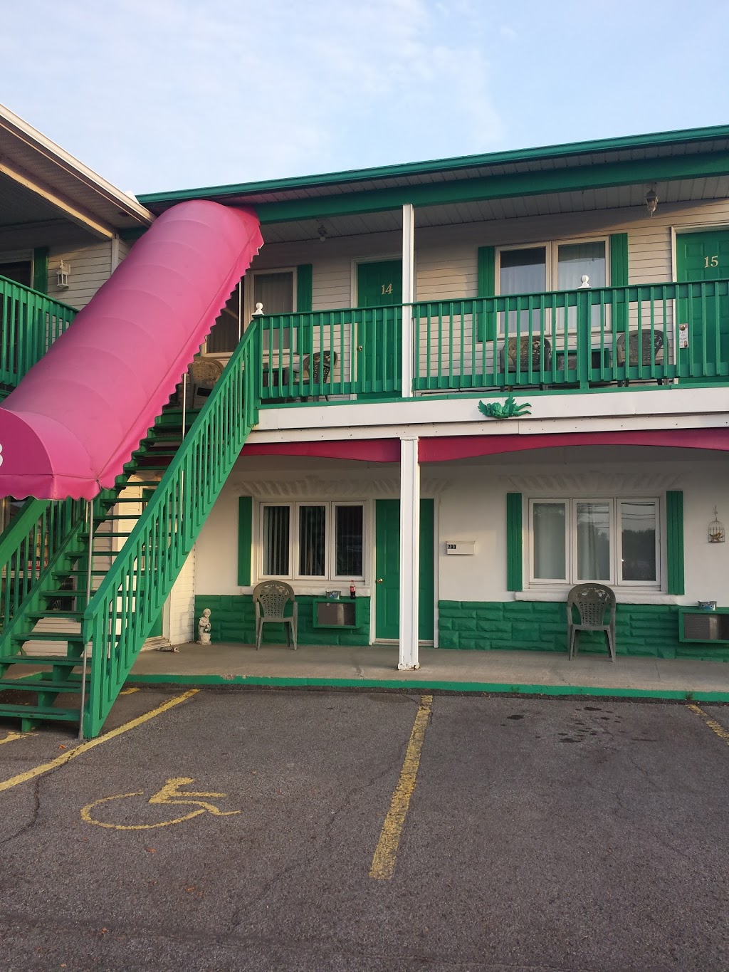 Motel Gatineau | 793 Boulevard Maloney E, Gatineau, QC J8P 1G5, Canada | Phone: (819) 663-4208