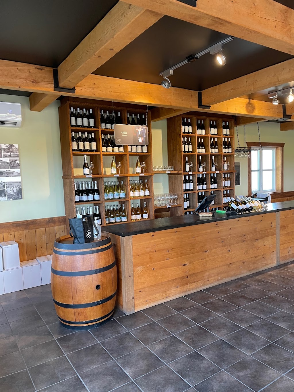 Vignoble Ste-Pétronille - Winery & Cidery | 8705 Chem. Royal, Sainte-Pétronille, QC G0A 4C0, Canada | Phone: (418) 828-9554