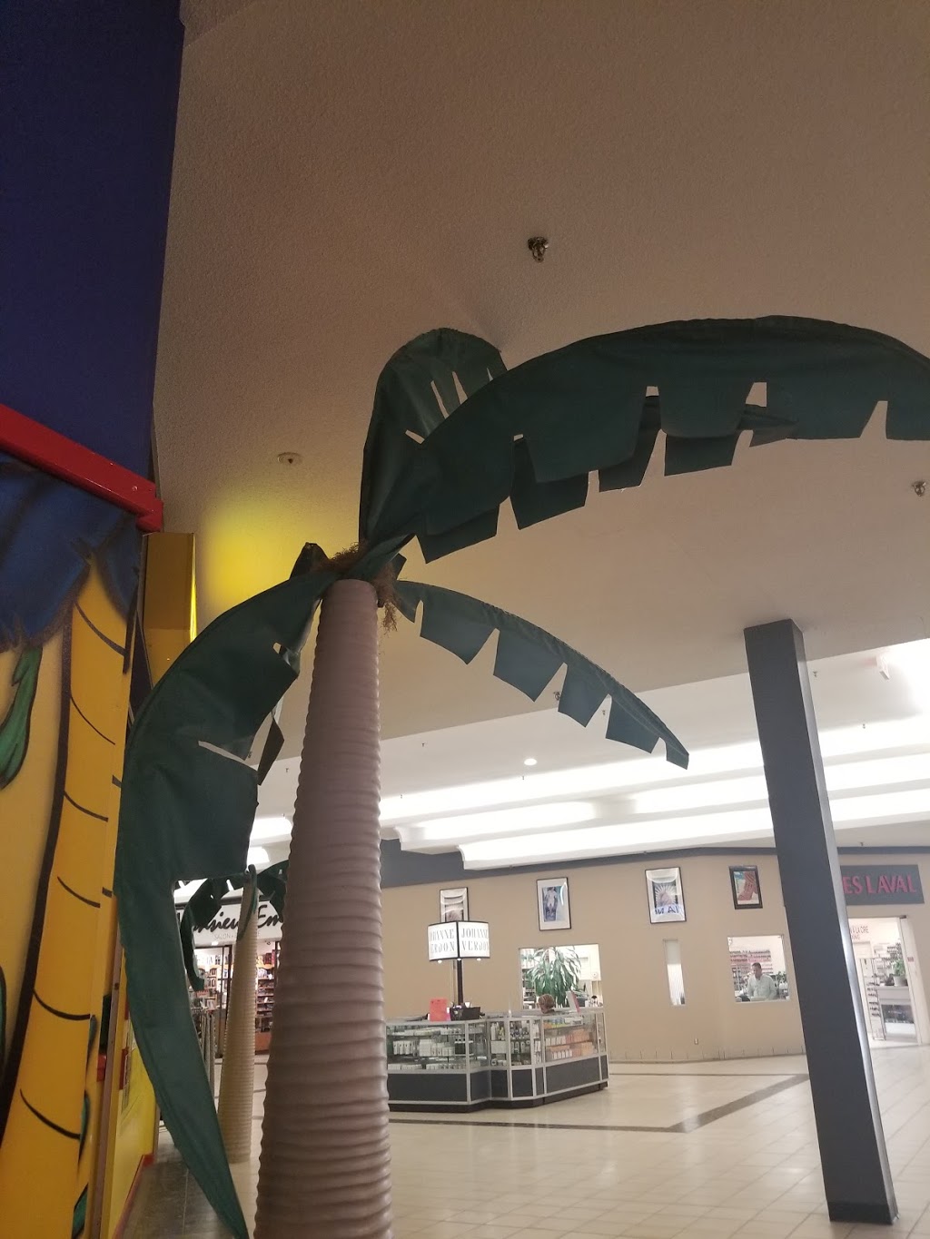 GALERIE LAVAL | 1545 LE, Boulevard le Corbusier, Laval, QC H7S 2K6, Canada