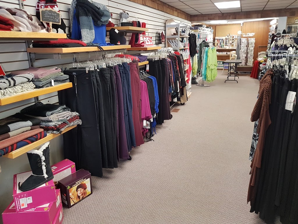 Maxines Fashions | 360 Simcoe St, Beaverton, ON L0K 1A0, Canada | Phone: (705) 426-7734