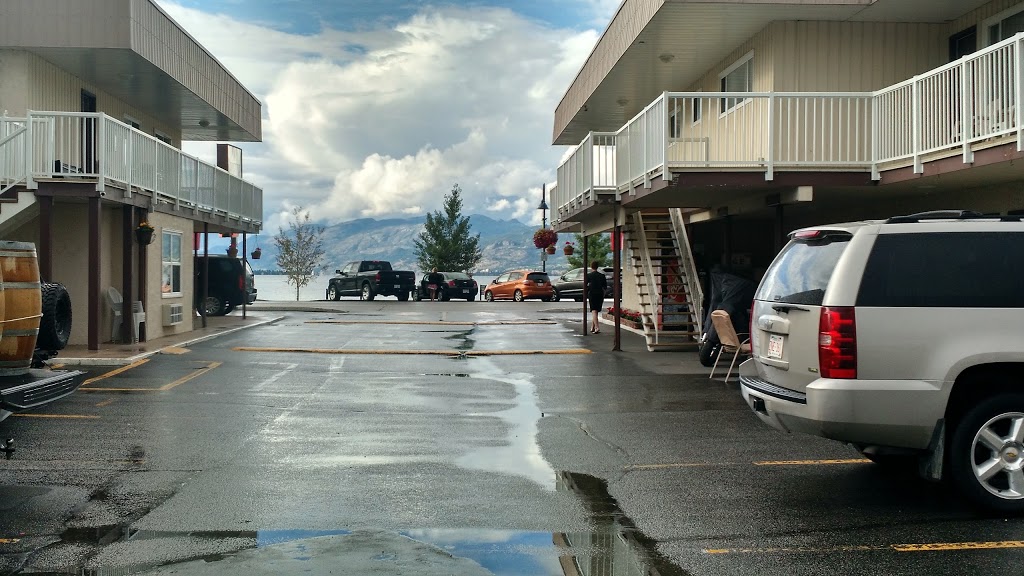 Shoreline Resort | 926 Lakeshore Dr W, Penticton, BC V2A 1C1, Canada | Phone: (866) 898-5219