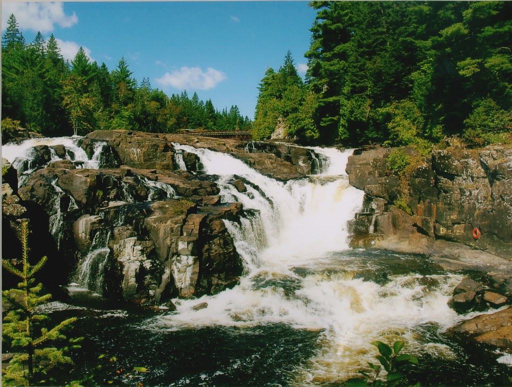 Parc Régional des Chutes Monte à Peine et des Dalles | Entrée St | 60 Avenue de la Champs Vallon, Sainte-Mélanie, QC J0K 3A0, Canada | Phone: (450) 883-6060