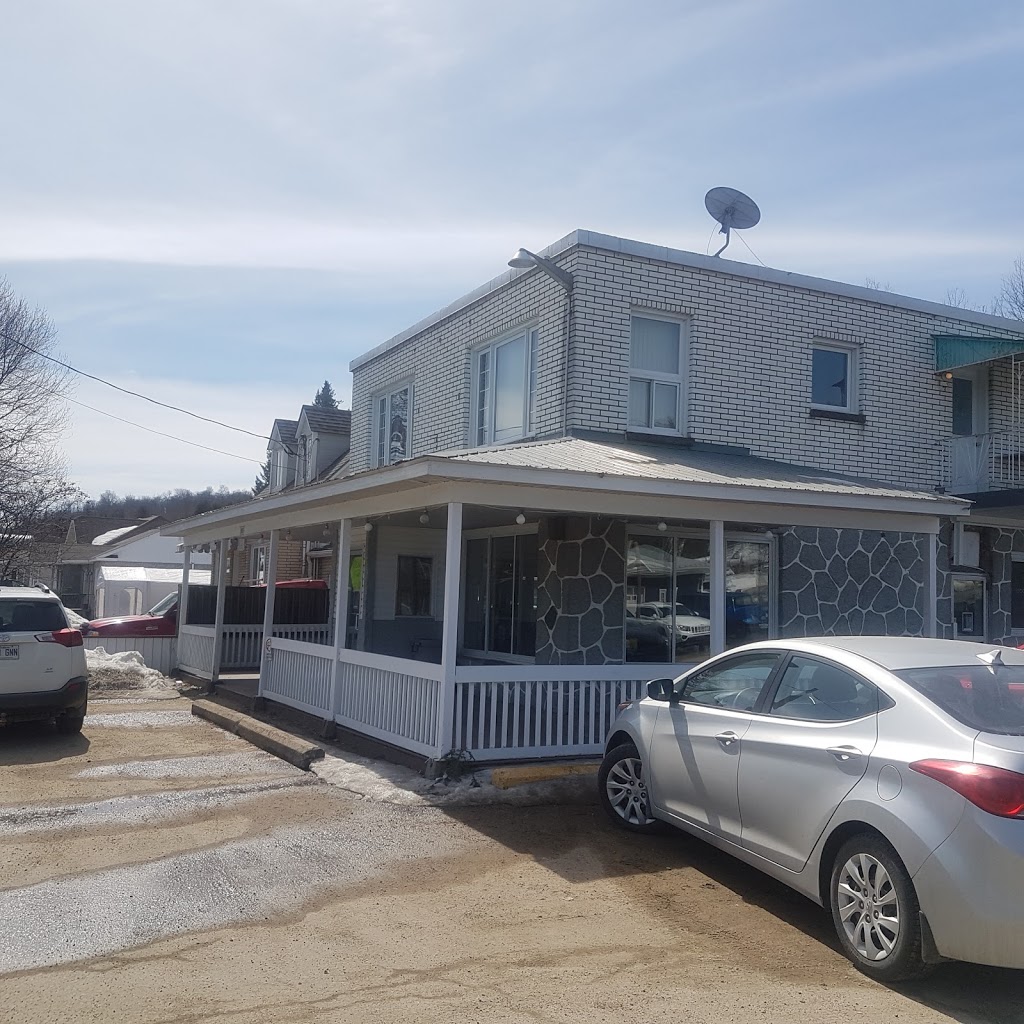 Restaurant Pizzeria Le Soleil de lAnnonciation | 805 Rue LAnnonciation S, Rivière-Rouge, QC J0T 1T0, Canada | Phone: (819) 275-1515