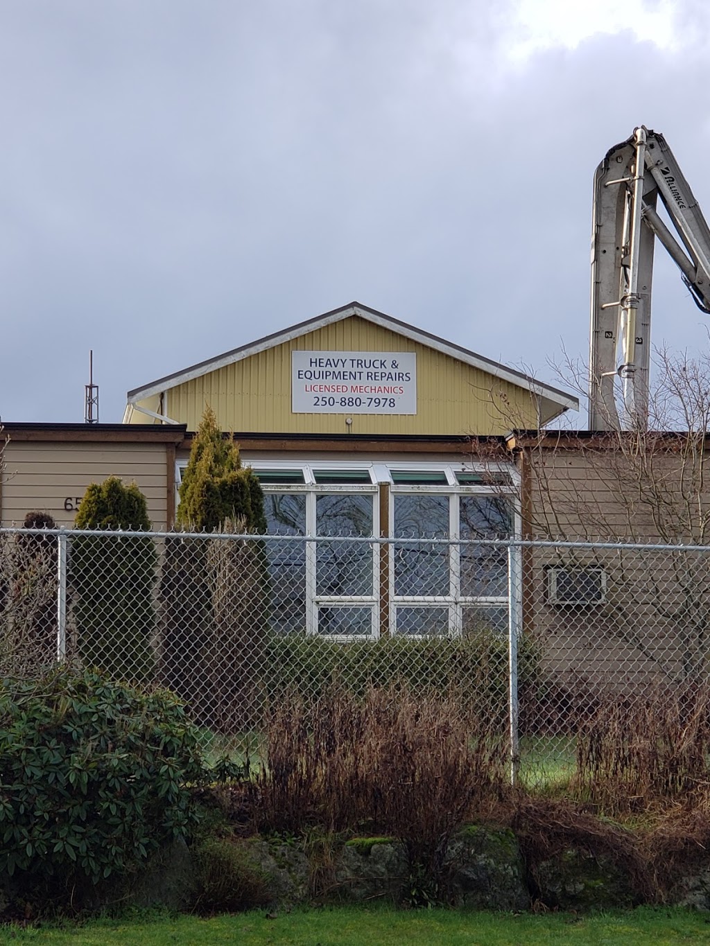 Jon Hein Heavy Truck & Equipment Repair | 6588 Bryn Rd, Saanichton, BC V8M 1X6, Canada | Phone: (250) 880-7978