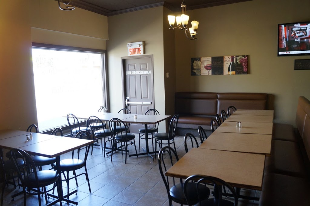 Restaurant La Bonne Fourchette - Pub Totem | 125 Rue Notre Dame, Donnacona, QC G3M 1G3, Canada | Phone: (418) 285-3626