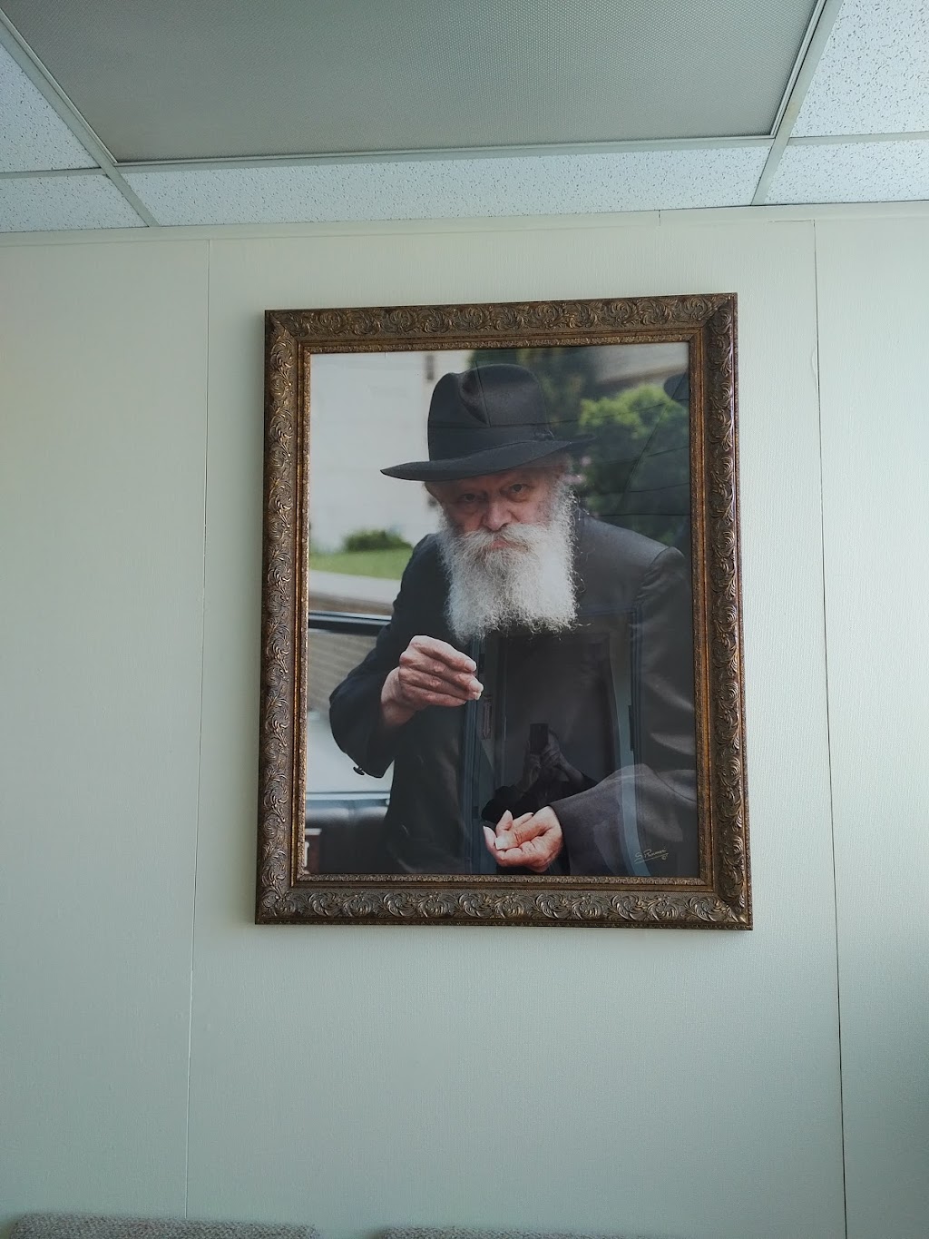 Chabad-Lubavitch of Ottawa & Congregation Lubavitch | 889 Lady Ellen Place Front Entrance, Ottawa, ON K1Z 5L3, Canada | Phone: (613) 688-2025