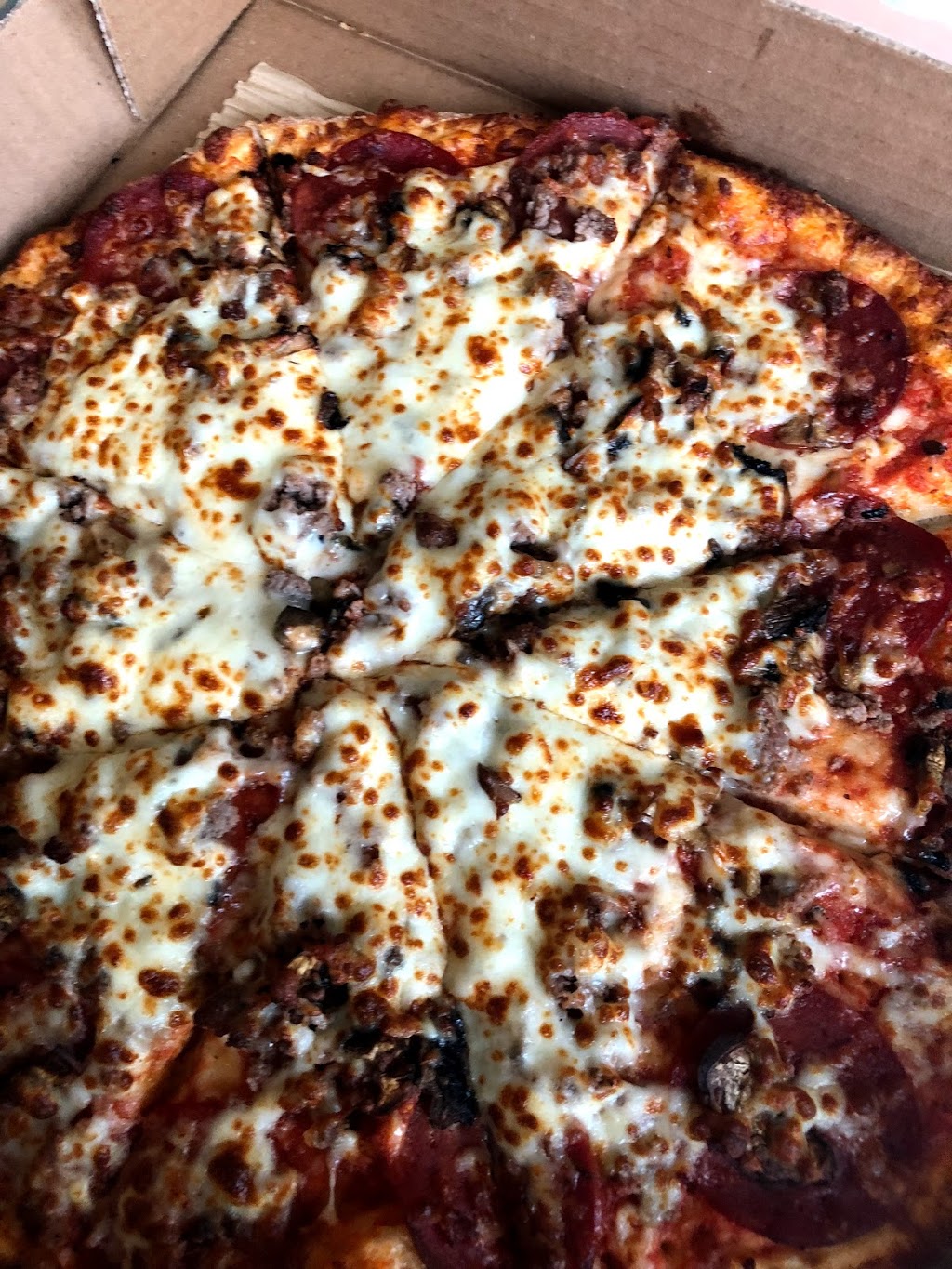 Pizza Hot Pizza | 3899 Trelawny Circle, Mississauga, ON L5N 6S3, Canada | Phone: (905) 826-4477