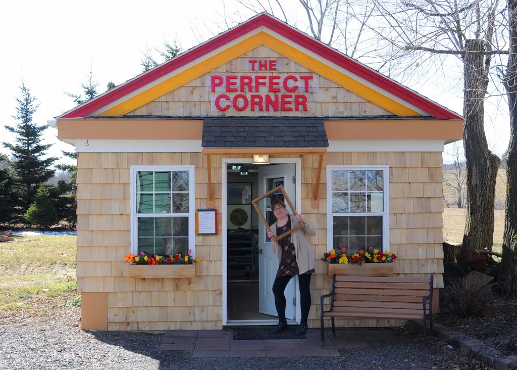 the perfect corner custom framing studio | 11 Main St, Wolfville, NS B4P 1B8, Canada | Phone: (902) 542-9250
