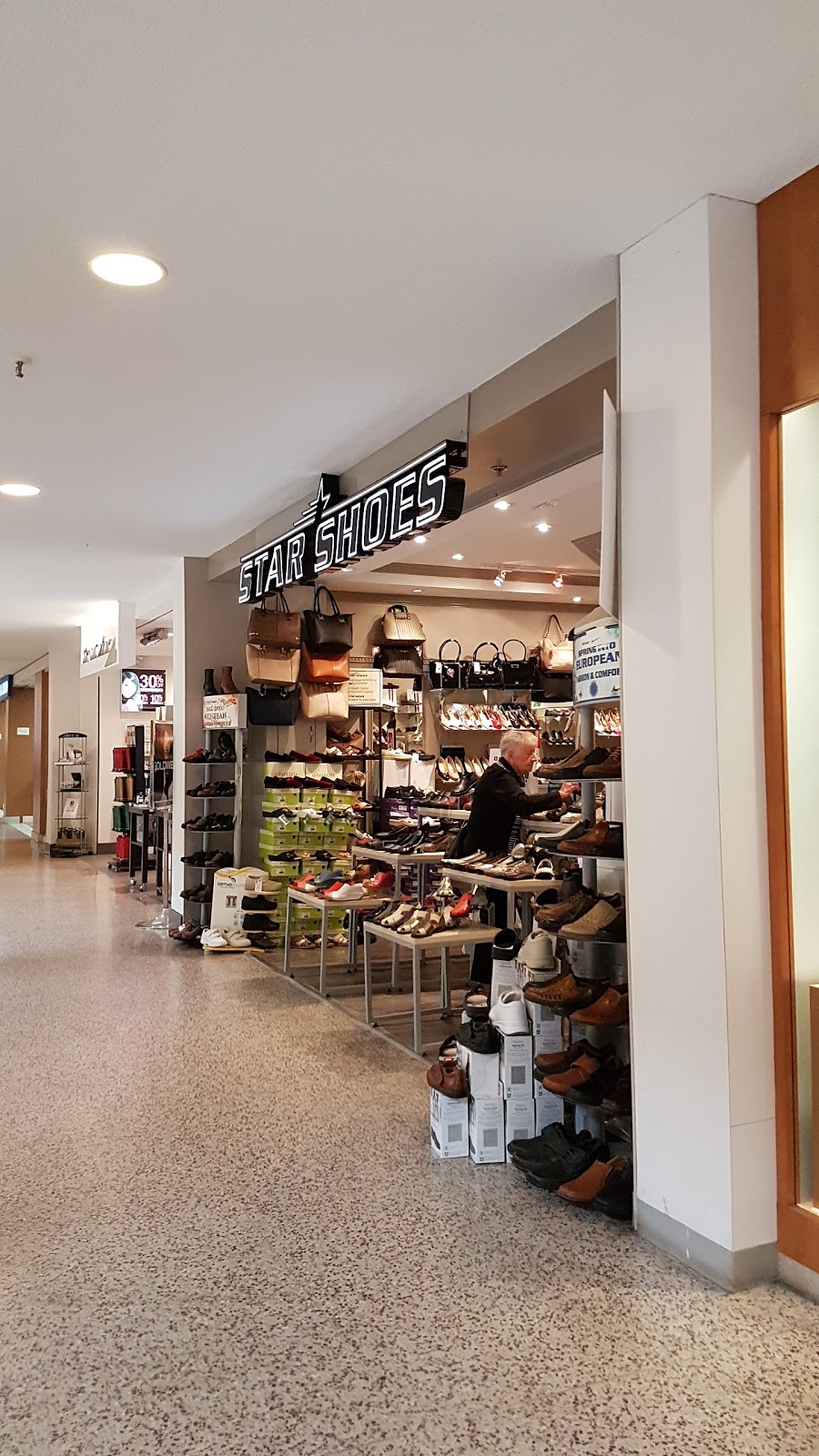 Star Shoes | 250 The East Mall, Etobicoke, ON M9B 3Y8, Canada | Phone: (416) 234-1164