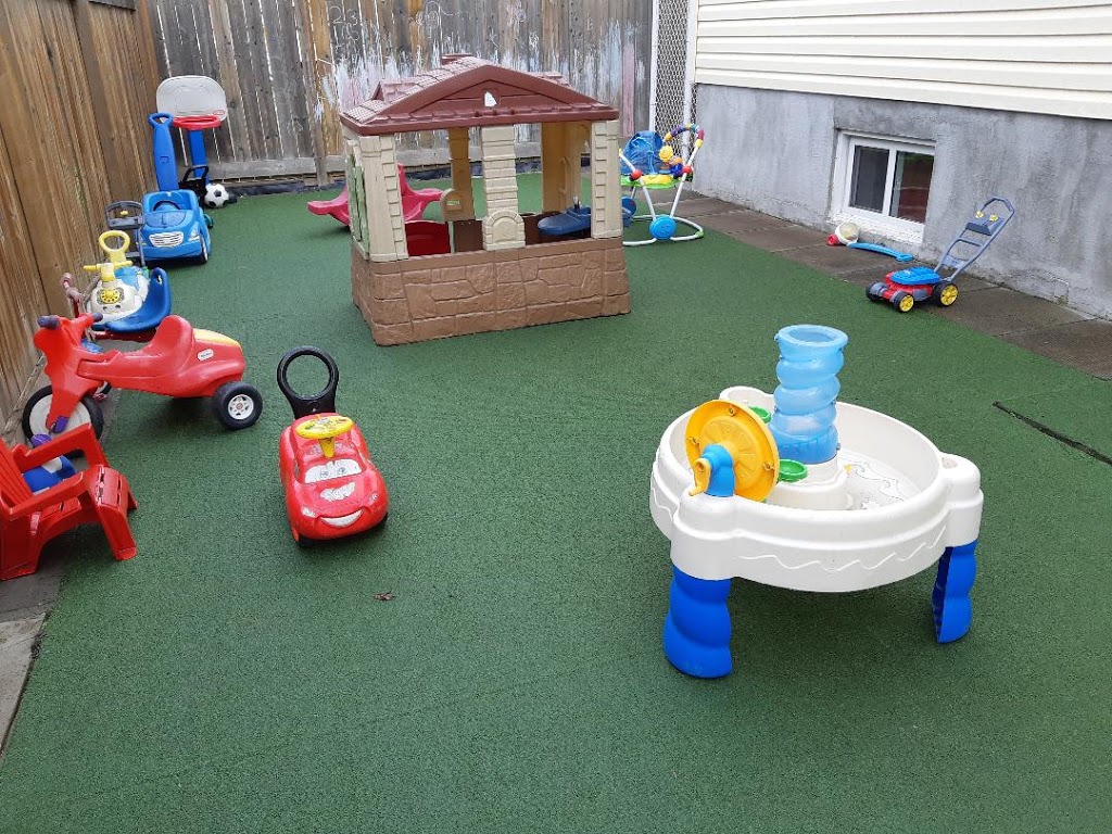 Bumble Bee Child Care Centre | 11028 106 Ave NW, Edmonton, AB T5H 0R3, Canada | Phone: (780) 802-3416
