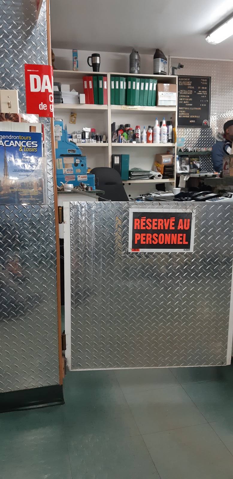 D.K. Pneus et Services | 1495 Boulevard des Laurentides, Laval, QC H7N 4Y6, Canada | Phone: (450) 669-3141