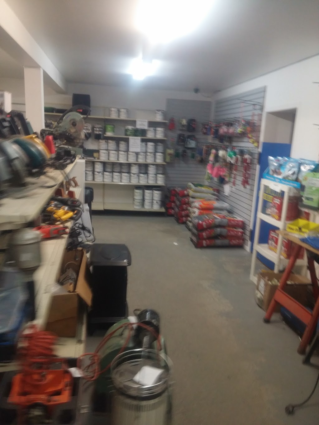 Chez Oncle Picsous | 269 Boulevard St Luc, Asbestos, QC J1T 2V8, Canada | Phone: (819) 716-0616