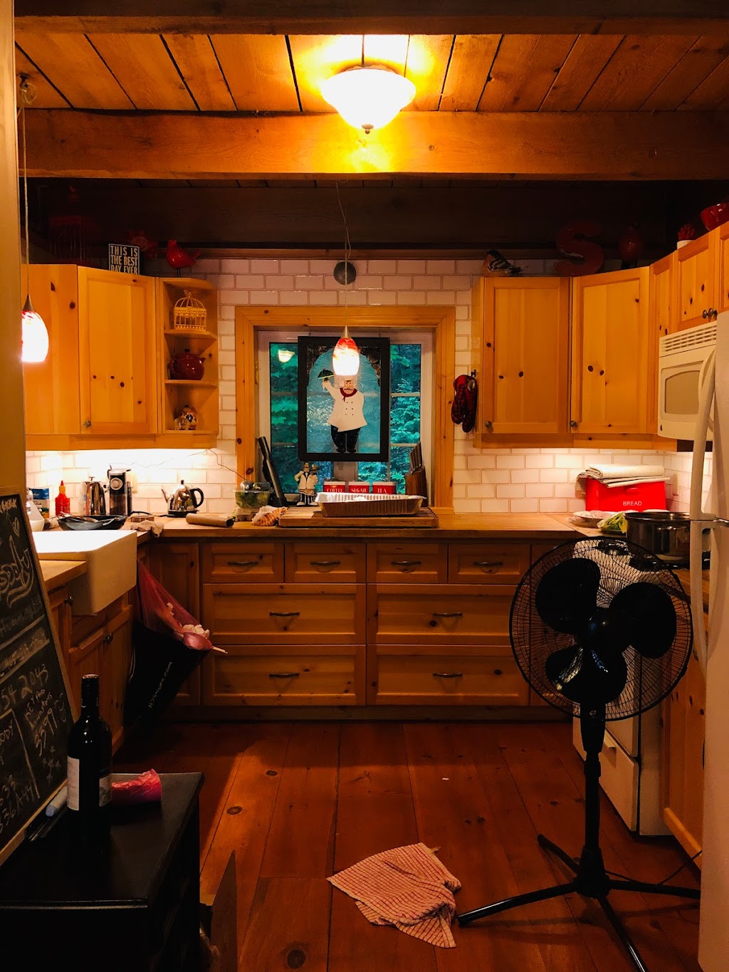 Big Woody Cabin | 1116 Hummingbird Rd, Eagle Lake, ON K0M 1M0, Canada | Phone: (705) 754-2043