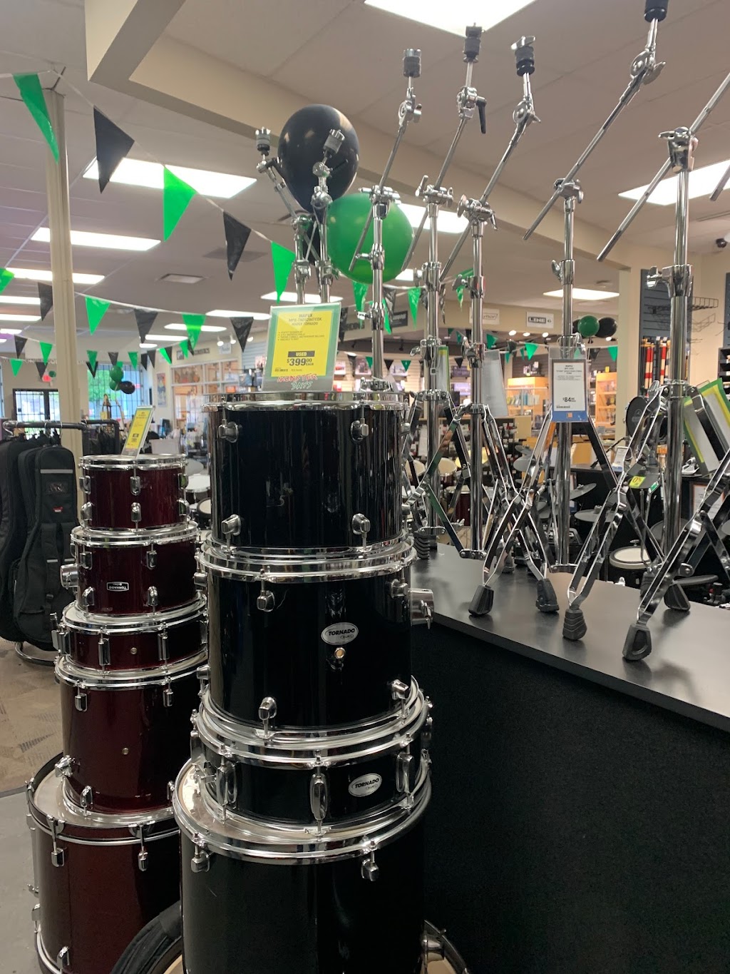 Long & McQuade Musical Instruments | 2506 Clearbrook Rd, Abbotsford, BC V2T 2Y2, Canada | Phone: (604) 556-3838