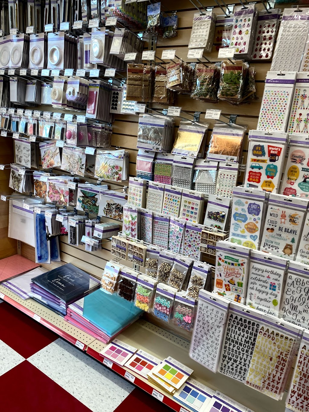 Great Canadian Dollar store- Chemainus | 3055 Oak St, Chemainus, BC V0R 1K1, Canada | Phone: (250) 416-7934