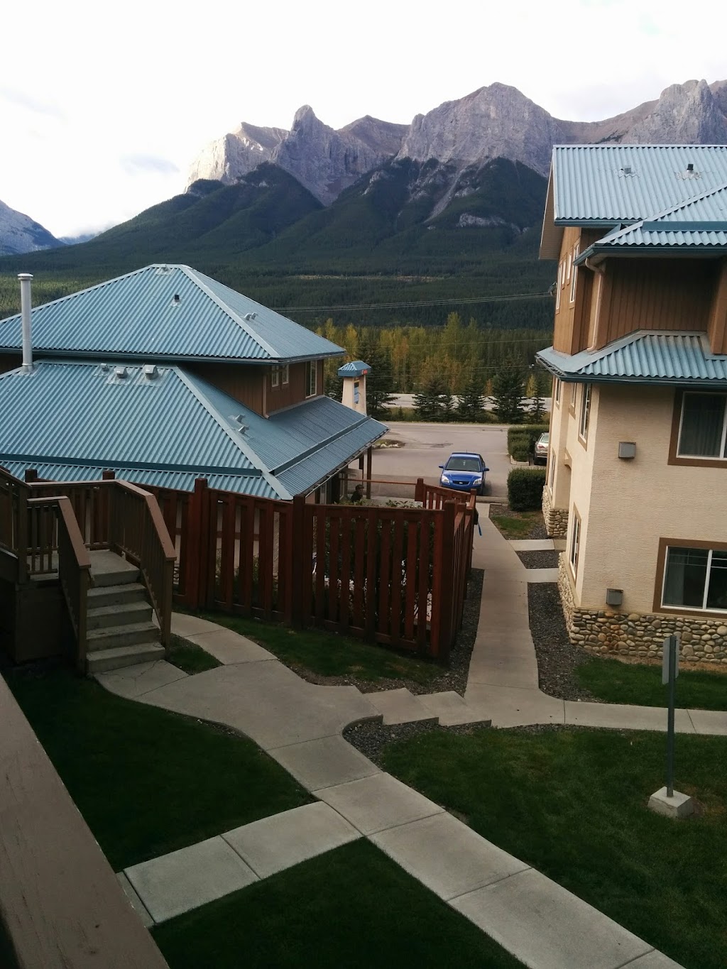 Banff Boundary Lodge | 1000 Harvie Heights Rd, Harvie Heights, AB T1W 2W2, Canada | Phone: (403) 678-9555