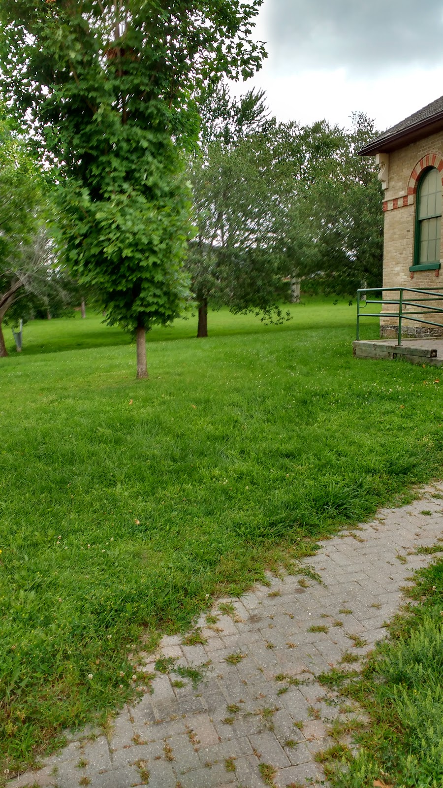 Thornton Dundee Park | 210 Thornton Rd N, Oshawa, ON L1J 6T8, Canada | Phone: (905) 725-9916