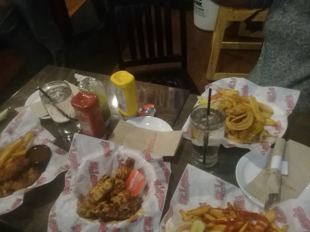 St. Louis Bar & Grill | 353 Duckworth St, Barrie, ON L4M 5C2, Canada | Phone: (705) 252-0999