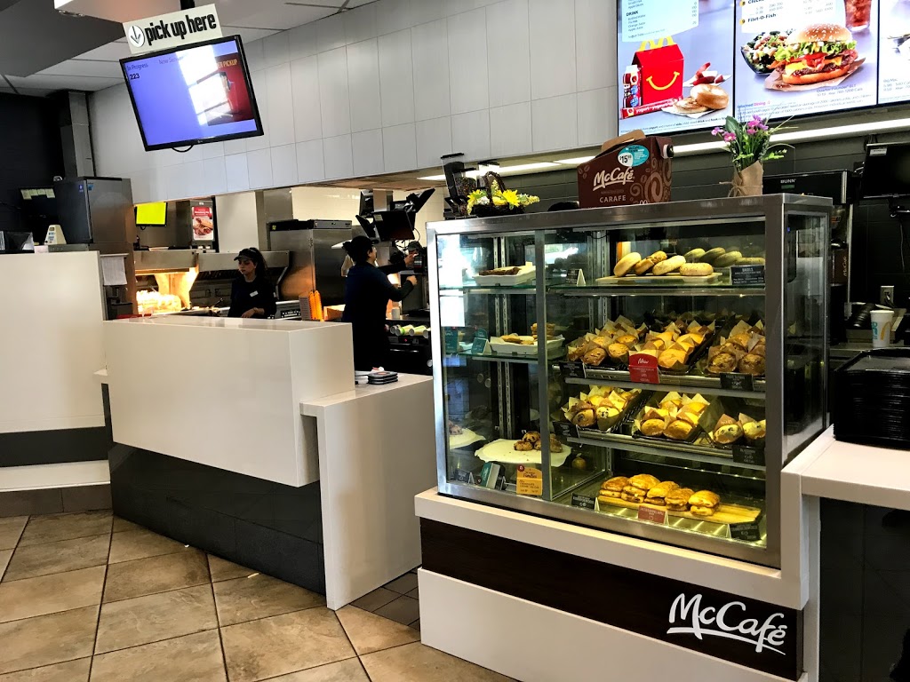 McDonalds | 3510 Derry Rd E, Mississauga, ON L4T 3V7, Canada | Phone: (905) 677-8711
