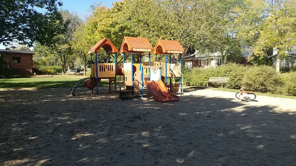 Beacon Hill Park | 100 Harwood Gate, Beaconsfield, QC H9W 2Z3, Canada | Phone: (514) 872-0311