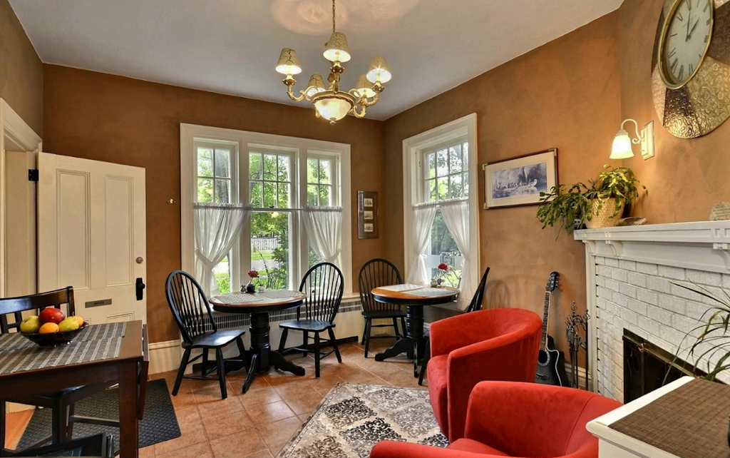 The Inn On Bay | 291 Bay St, Gravenhurst, ON P1P 1H1, Canada | Phone: (705) 801-6601