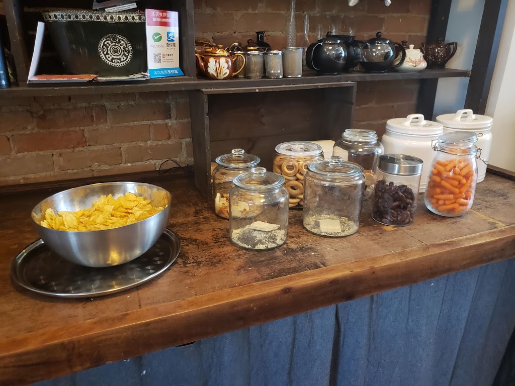 LOrbite | 406 Rue Notre-Dame Est, Montréal, QC H2Y 1C8, Canada | Phone: (514) 844-5274