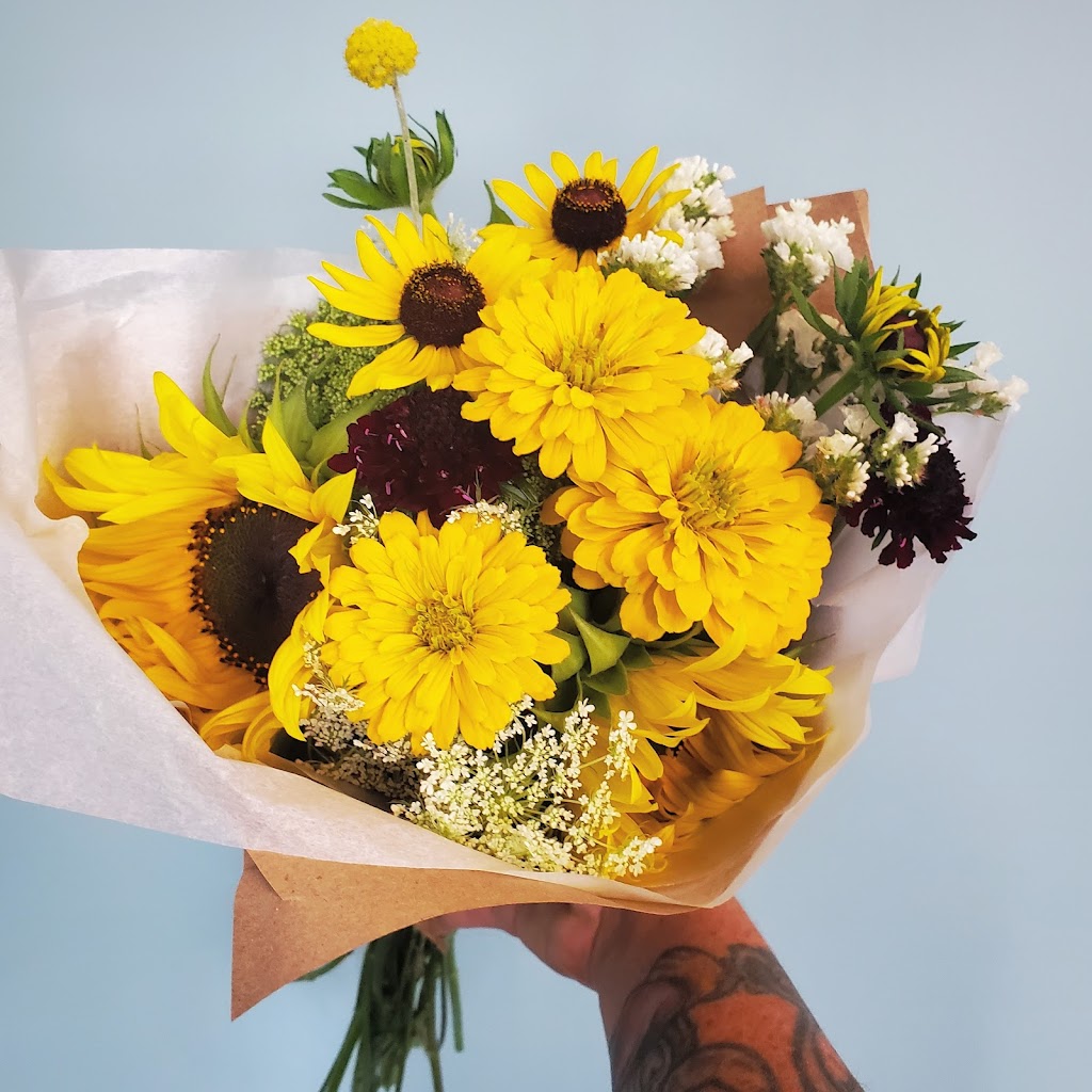 Flowers on King | 102 King St, Woodville, ON K0M 2T0, Canada | Phone: (905) 626-7928