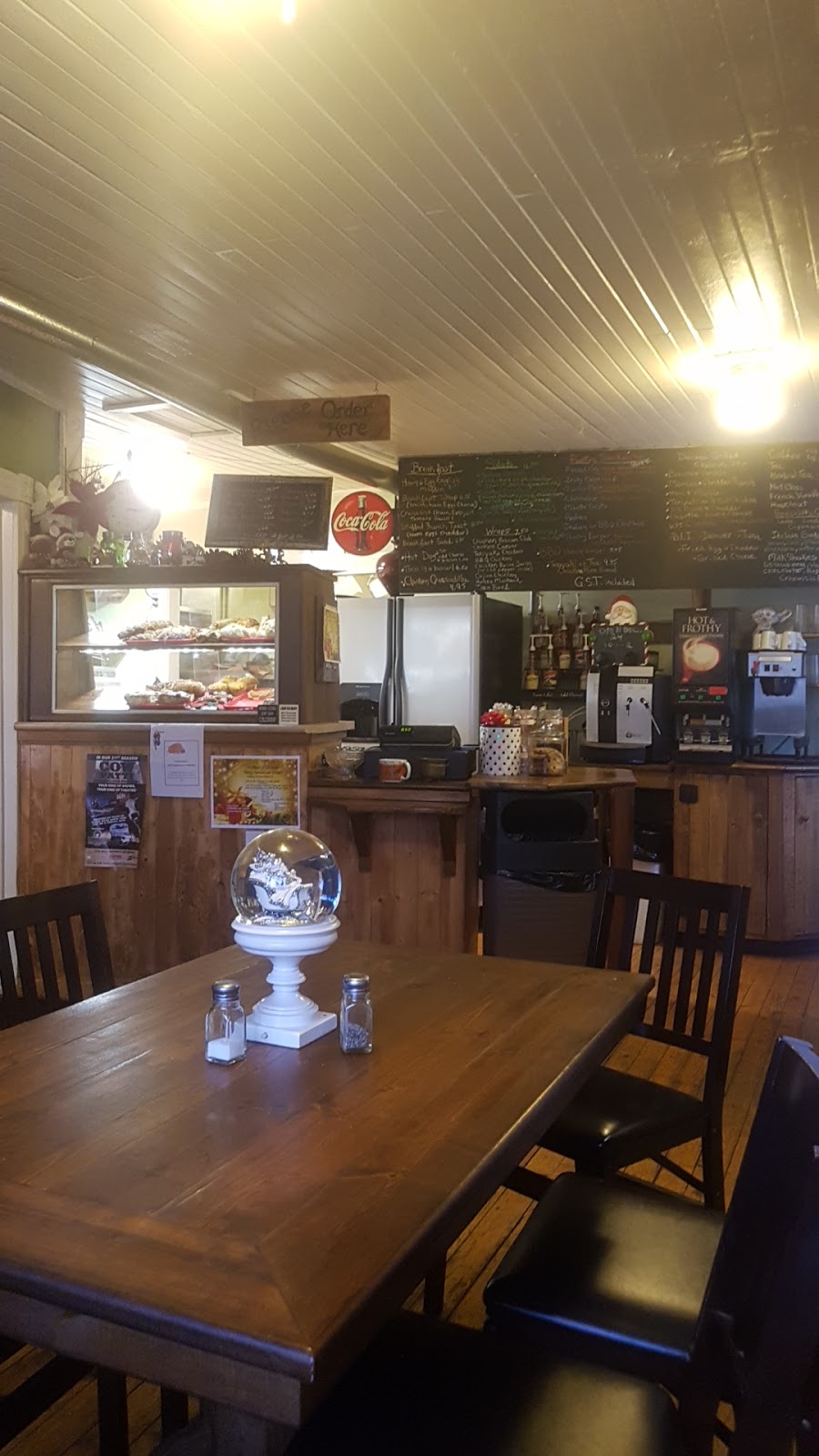 Sweet Crumbs Cakery | 4905 Main St, Alix, AB T0C 0B0, Canada | Phone: (403) 747-2426