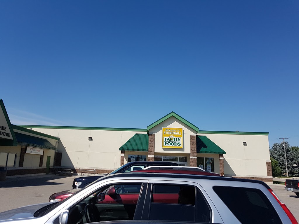 Stonewall Family Foods | 330 3 Ave S, Stonewall, MB R0C 2Z0, Canada | Phone: (204) 467-5553