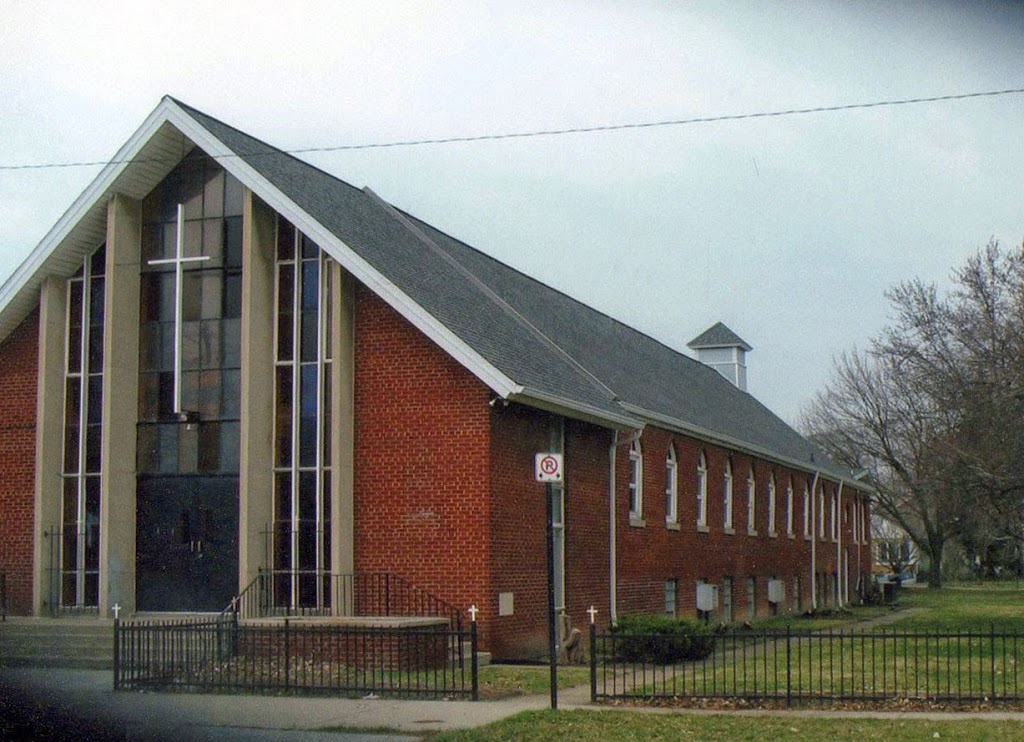 Classic Roofing & Windows | 2327 California Ave, Windsor, ON N9E 4P2, Canada | Phone: (519) 977-0406